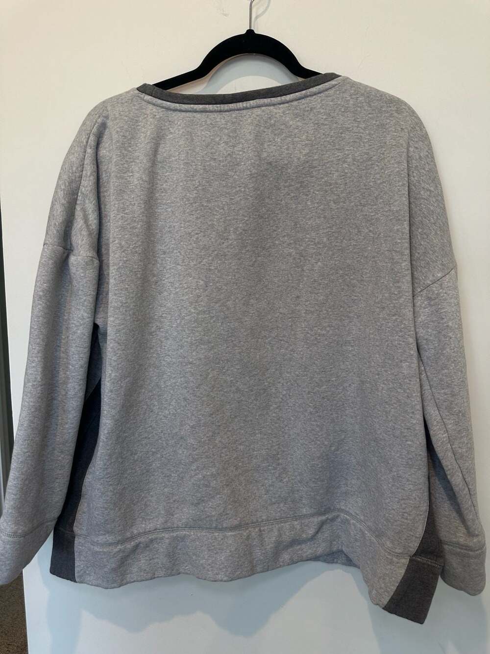 T by Talbots Gray and Dark Gray Contrast Trim Long Sleeve Pullover Sweatshirt XL - Picture 3 of 5